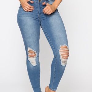 Light Wash Skinny jeans